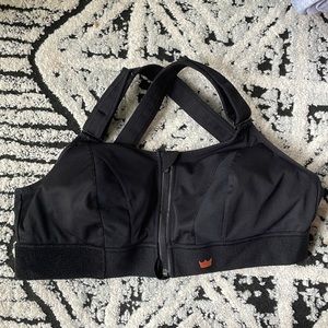 SheFit Black sports bra 1 Luxe